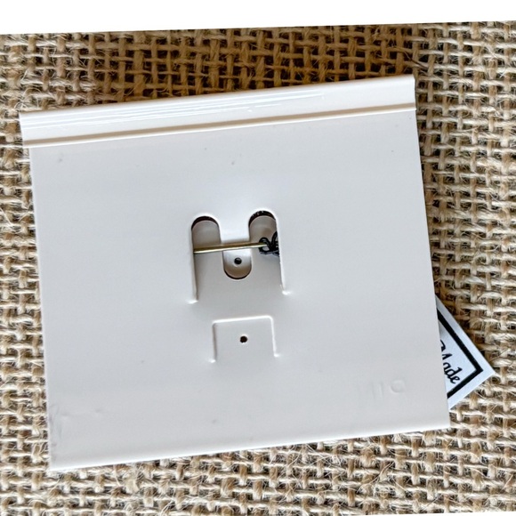 Vintage Alabaster By JCPenney Green Bird Floral Porcelain Brooch NOS Nature - Picture 2 of 3